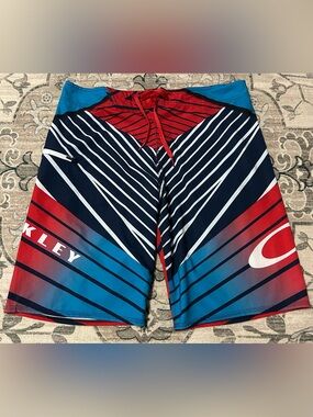 Oakley Board Shorts Size 34 Unlined Swim Trunks 4th Of July Patriotic Red Blue